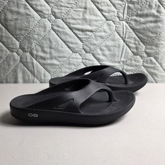 OOFOS Shoes - OOFOS Ooriginal Recovery Comfort Sandal Flip Flop 
Size Mens 5
Womens 7
 Black